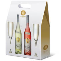 יין מוסקטו + יין קריניינו מארז חג באזז עם 2 כוסות יקבי כרמל 2 * 750 מ